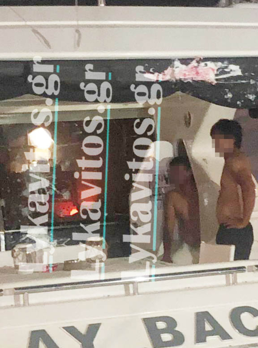 Πέταξαν γιαούρτια στο σκάφος του Πάνου Καμμένου στη Μήλο