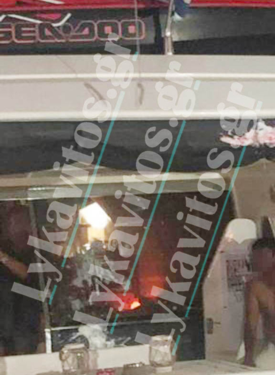 Πέταξαν γιαούρτια στο σκάφος του Πάνου Καμμένου στη Μήλο