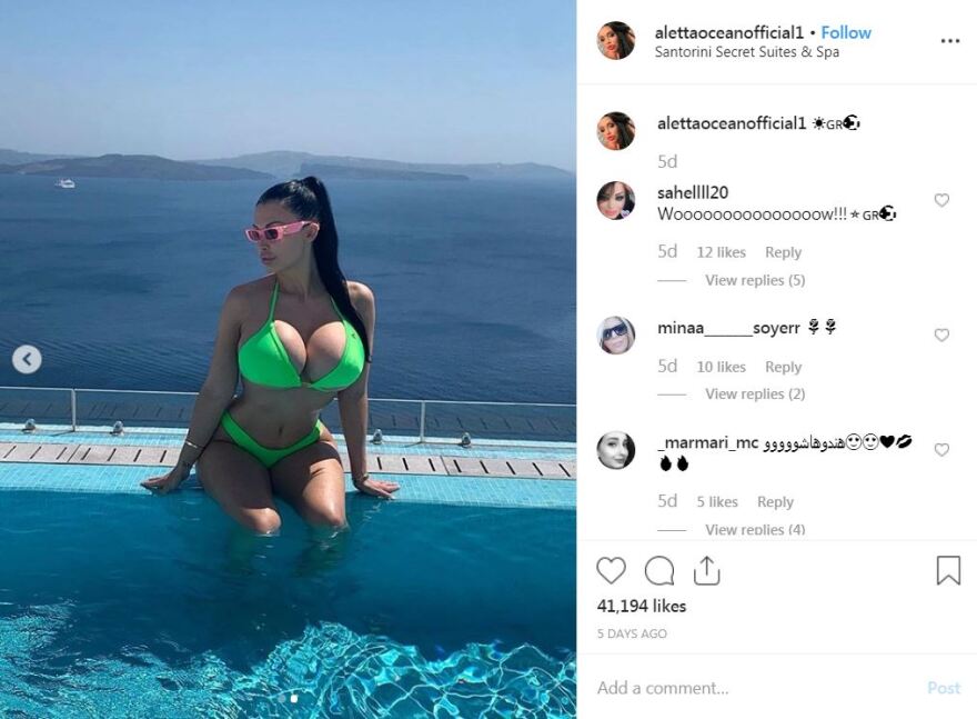 Πασίγνωστη πορνοστάρ ενθουσιάστηκε από τις διακοπές στην Ελλάδα