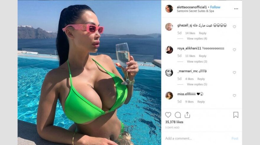 Πασίγνωστη πορνοστάρ ενθουσιάστηκε από τις διακοπές στην Ελλάδα