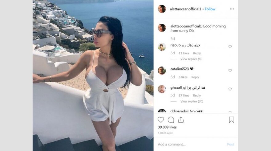 Πασίγνωστη πορνοστάρ ενθουσιάστηκε από τις διακοπές στην Ελλάδα