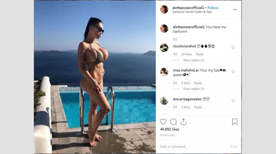 Πασίγνωστη πορνοστάρ ενθουσιάστηκε από τις διακοπές στην Ελλάδα