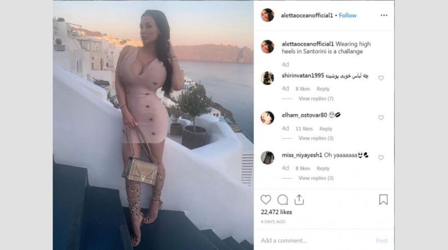 Πασίγνωστη πορνοστάρ ενθουσιάστηκε από τις διακοπές στην Ελλάδα