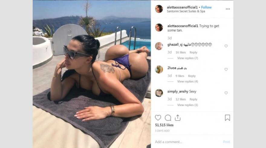 Πασίγνωστη πορνοστάρ ενθουσιάστηκε από τις διακοπές στην Ελλάδα