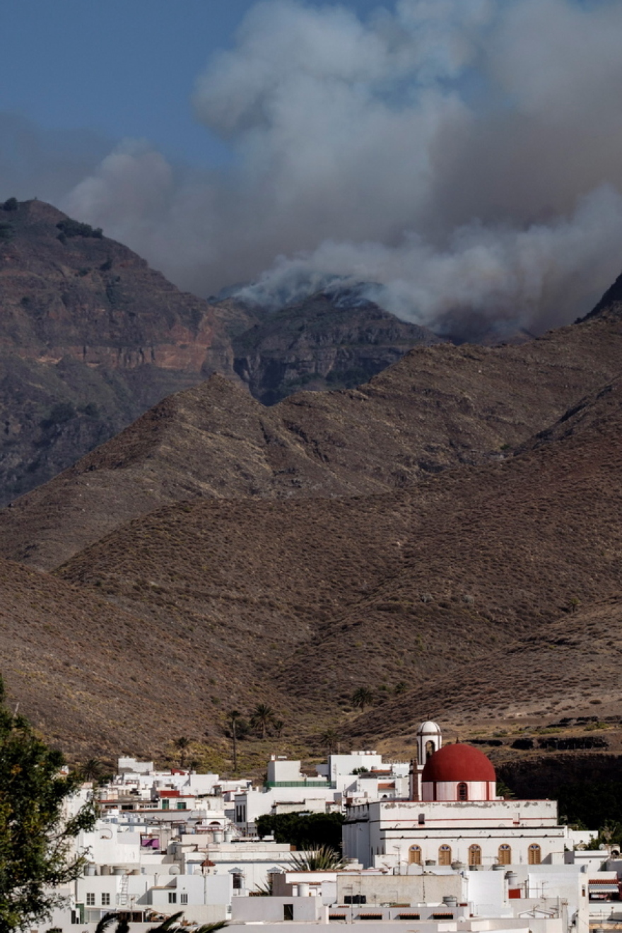 Γκραν Κανάρια: Εκκενώθηκαν τουριστικά θέρετρα εξαιτίας μεγάλης φωτιάς