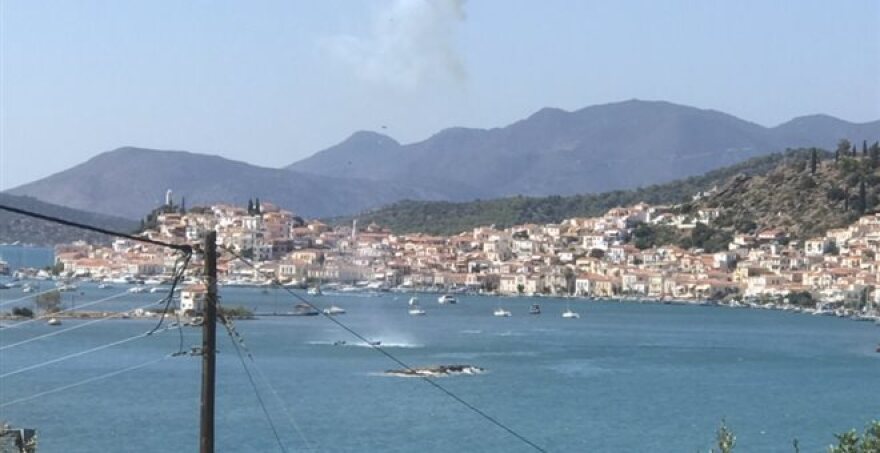 Φωτογραφίες-ντοκουμέντο από την πτώση του ελικοπτέρου ανάμεσα σε Πόρο και Γαλατά