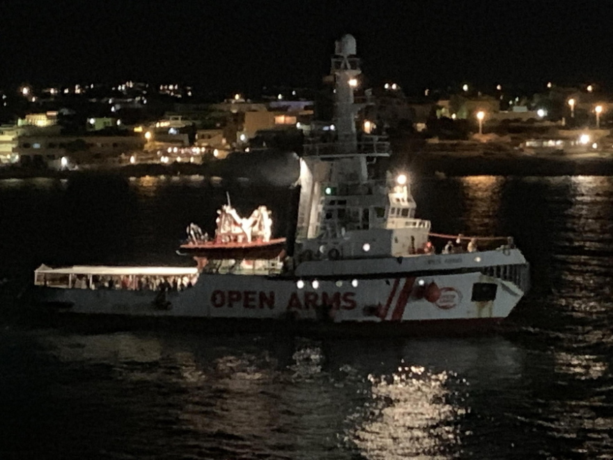 Το Open Arms έφτασε μετά από 19 ημέρες στη Λαμπεντούζα