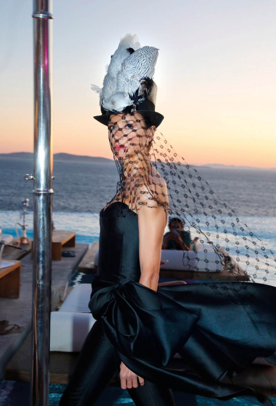 Catwalk με φόντο Αιγαίο