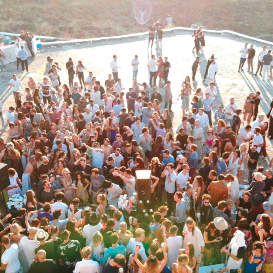 Μύκονος: Πάρτυ σε βίλες και yachts για να γλιτώσουν την Εφορία