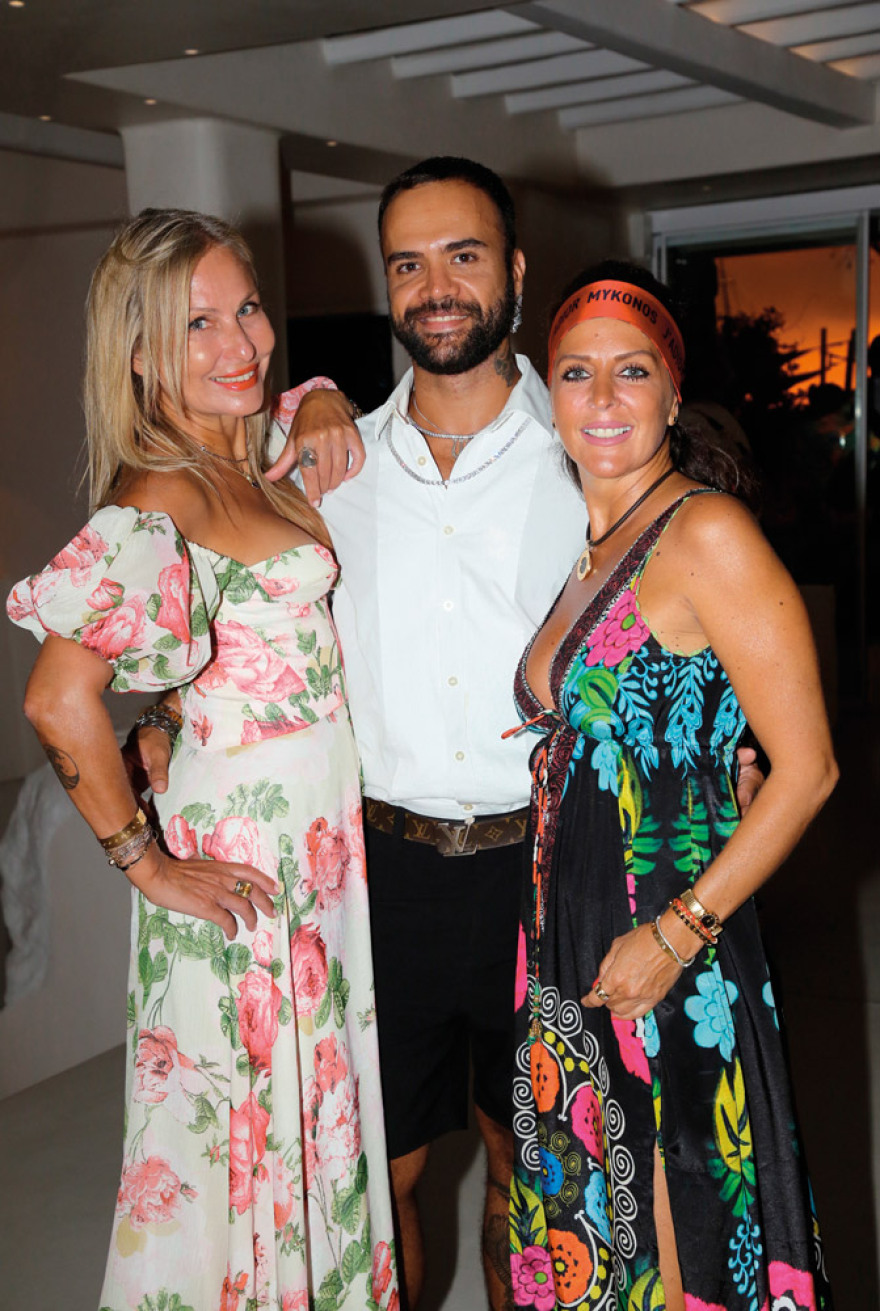 Catwalk με φόντο Αιγαίο