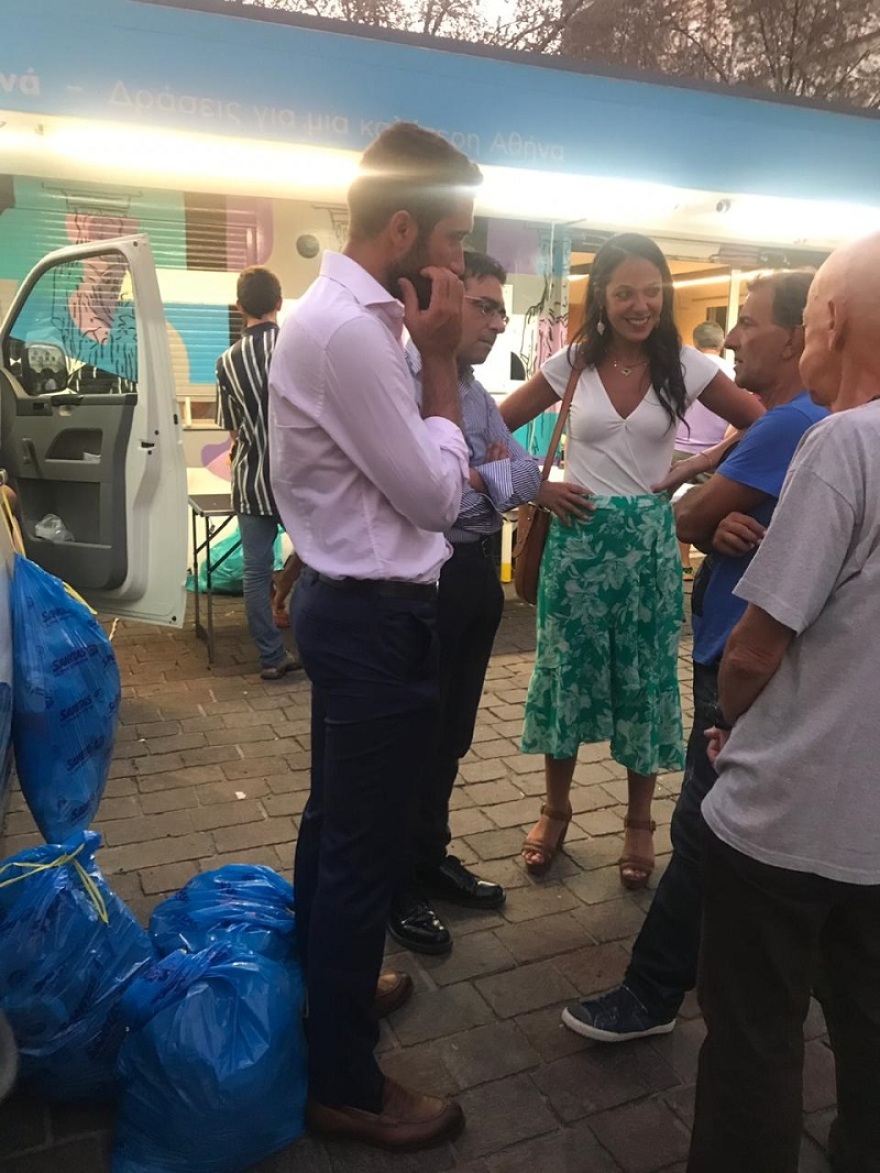 Στον χώρο του συνΑθηνά στη Βαρβάκειο η υφυπουργός Εργασίας Δόμνα Μιχαηλίδου