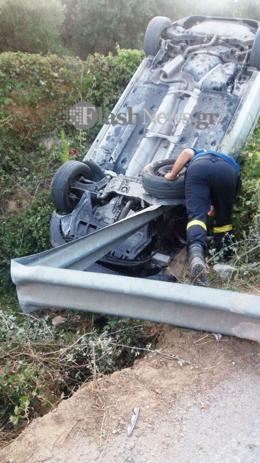 Τρομακτικό τροχαίο ατύχημα στα Χανιά: Αυτοκίνητο «καρφώθηκε» πάνω σε μπάρα