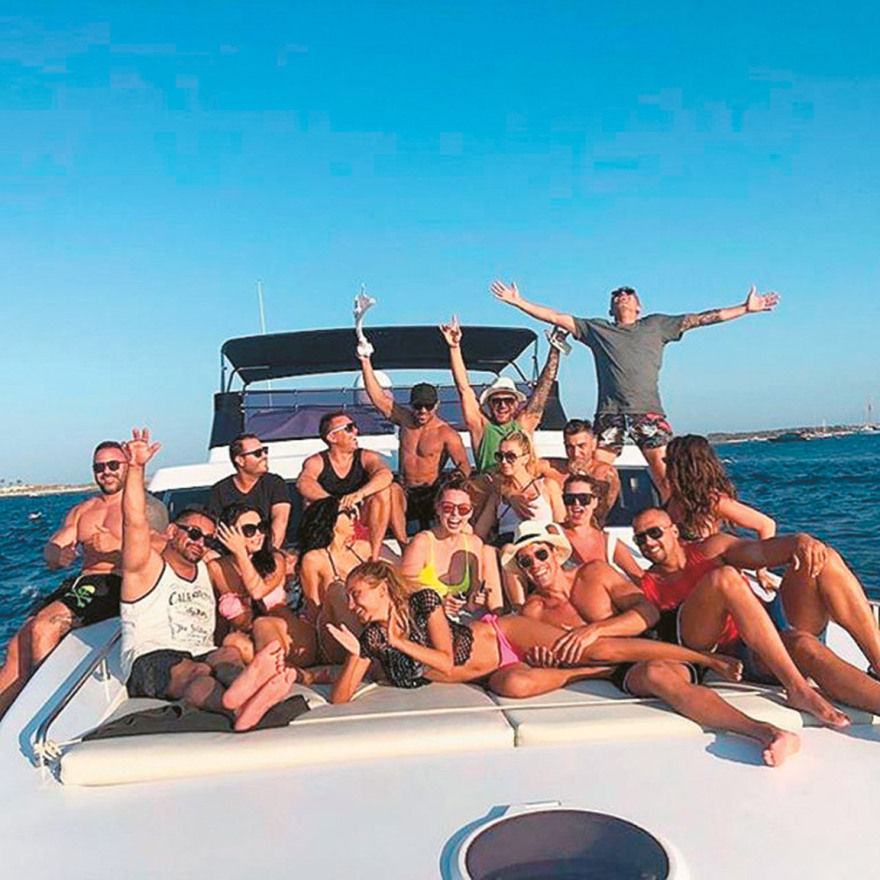 Μύκονος: Πάρτυ σε βίλες και yachts για να γλιτώσουν την Εφορία