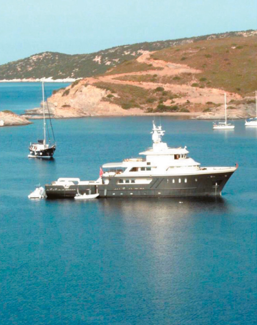 Μύκονος: Πάρτυ σε βίλες και yachts για να γλιτώσουν την Εφορία