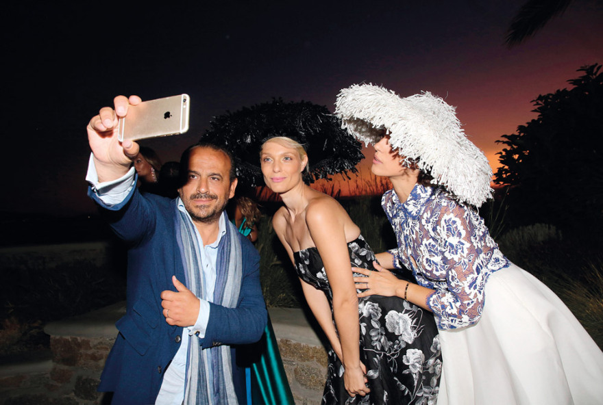 Catwalk με φόντο Αιγαίο