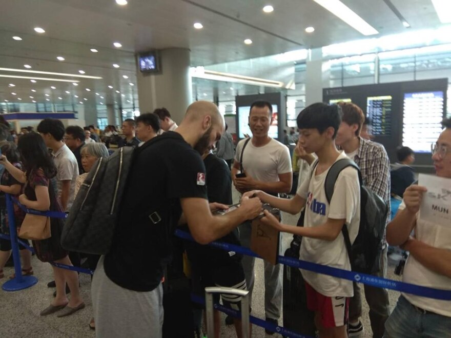 Εθνική Μπάσκετ: Αποθεώθηκαν στην Σανγκάη οι παίκτες