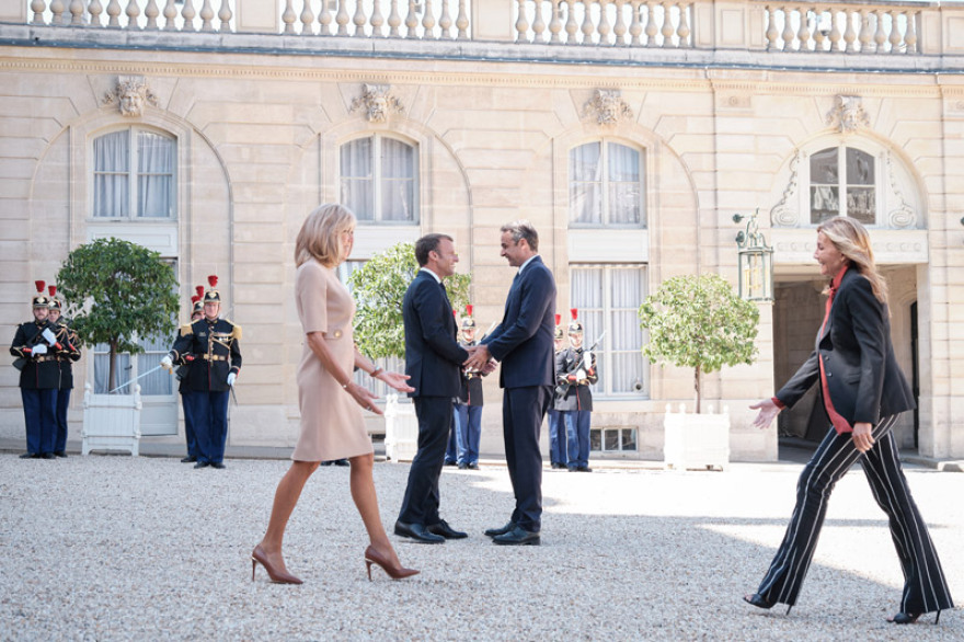 Φωτογραφίες: Ο Κυριάκος Μητσοτάκης στο Μέγαρο των Ηλυσίων - Η ξενάγηση από τον Μακρόν