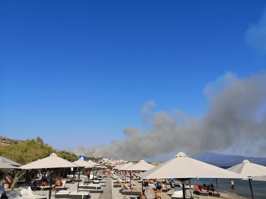  Φωτιά στη Σάμο: Εκκενώθηκαν ξενοδοχεία