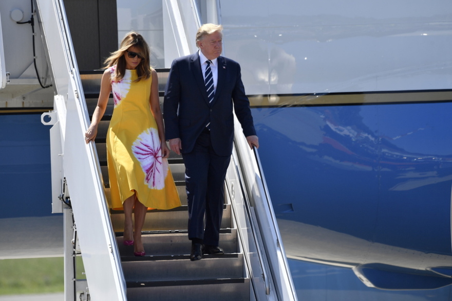 Η Μελάνια Τραμπ καταπλήσσει στη Γαλλία