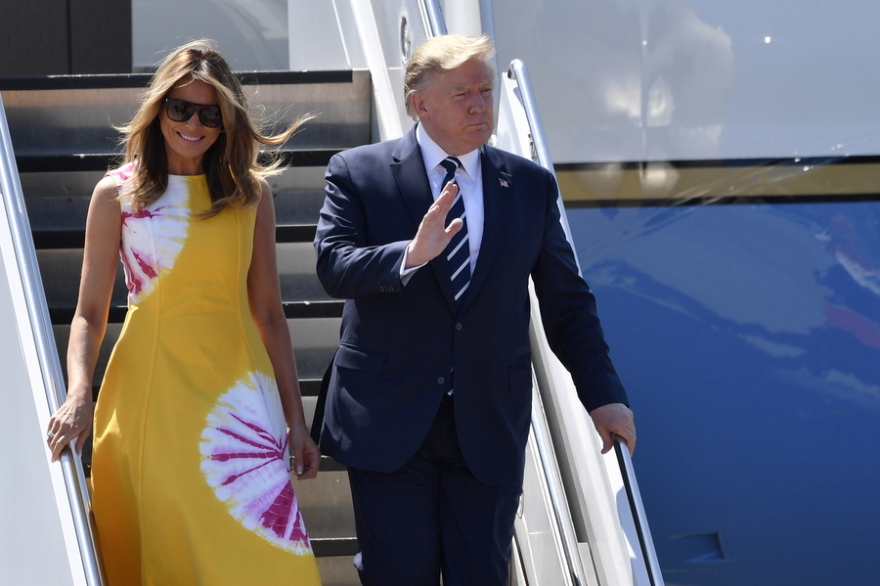 Η Μελάνια Τραμπ καταπλήσσει στη Γαλλία