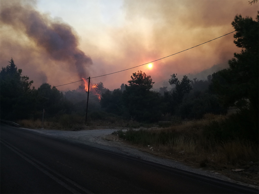 Σάμος: Χωρίς ενεργά μέτωπα η φωτιά - Δεν απειλούνται σπίτια και ξενοδοχεία