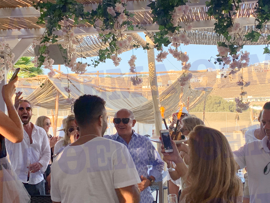 Μύκονος: Τα «έδωσε» όλα στο Καλό Λιβάδι ο μεγιστάνας Ναγκίμπ Σαουίρις