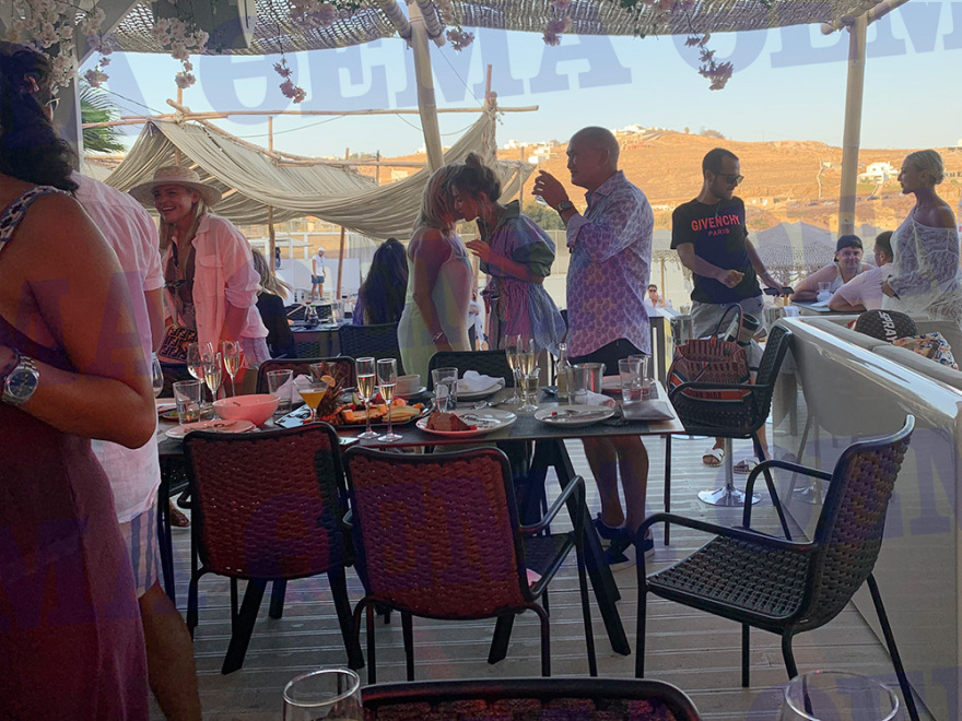 Μύκονος: Τα «έδωσε» όλα στο Καλό Λιβάδι ο μεγιστάνας Ναγκίμπ Σαουίρις