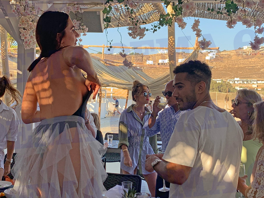 Μύκονος: Τα «έδωσε» όλα στο Καλό Λιβάδι ο μεγιστάνας Ναγκίμπ Σαουίρις