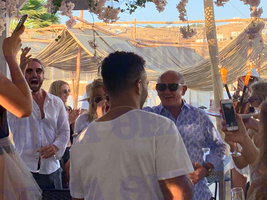 Μύκονος: Τα «έδωσε» όλα στο Καλό Λιβάδι ο μεγιστάνας Ναγκίμπ Σαουίρις