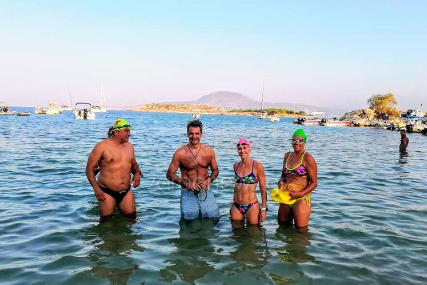 Κυριάκος Μητσοτάκης και Μαρέβα έκαναν θαλάσσια σπορ στα Χανιά