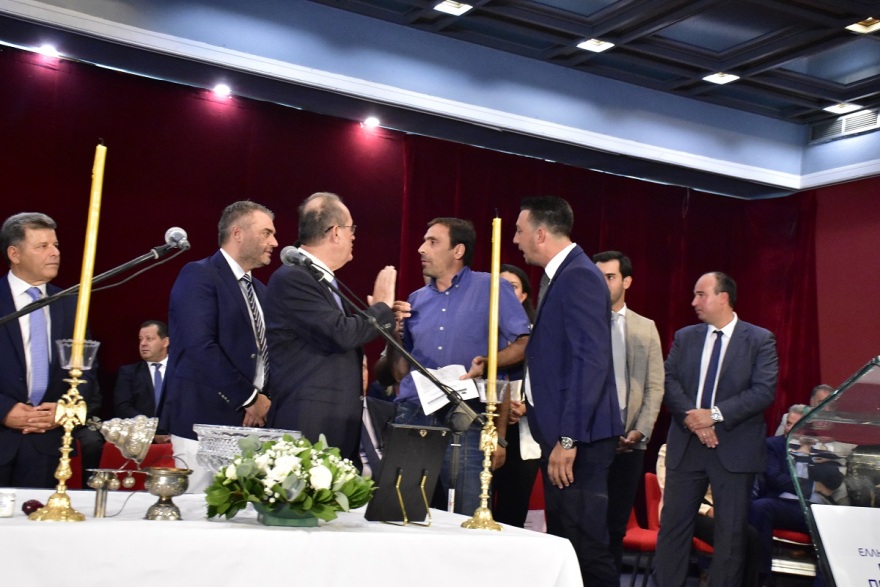 Τρίπολη: «Επεισοδιακή» η ορκωμοσία Νίκα για την Περιφέρεια Πελοποννήσου