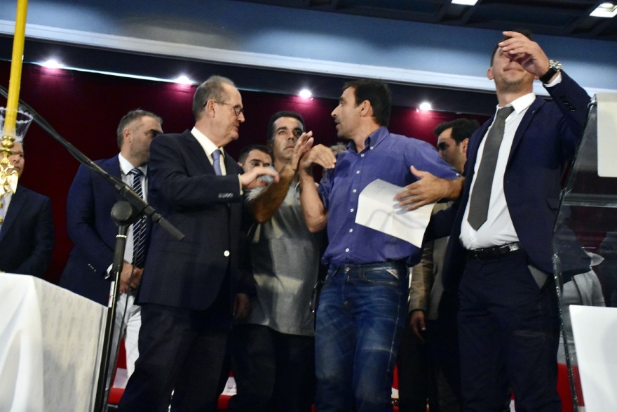 Τρίπολη: «Επεισοδιακή» η ορκωμοσία Νίκα για την Περιφέρεια Πελοποννήσου