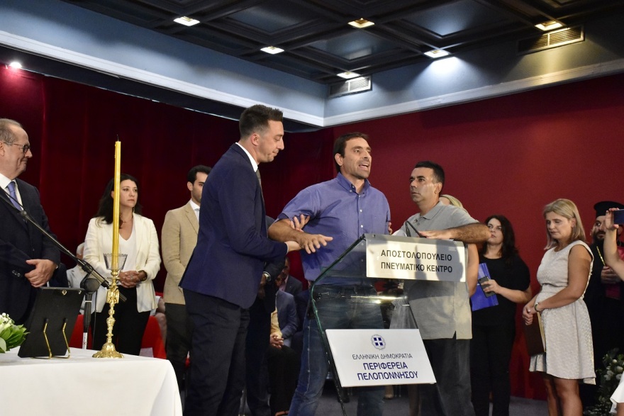 Τρίπολη: «Επεισοδιακή» η ορκωμοσία Νίκα για την Περιφέρεια Πελοποννήσου