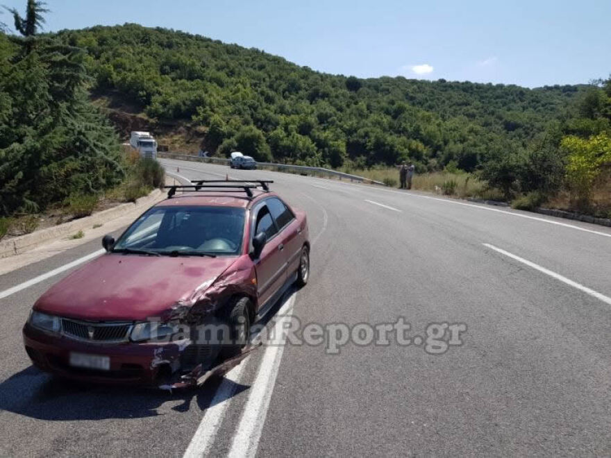 Φθιώτιδα: Πέρασε στο αντίθετο ρεύμα και εμβόλισε αυτοκίνητο με οικογένεια 