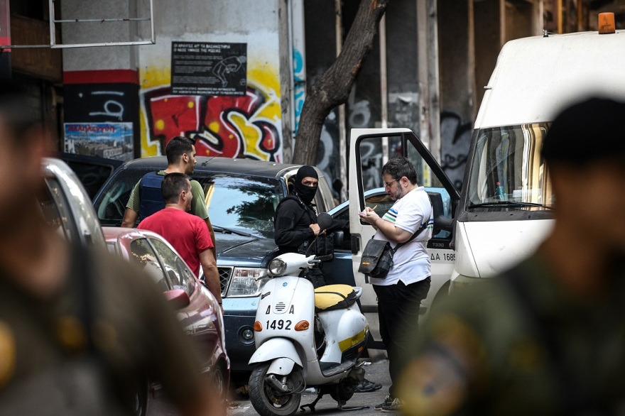 Εξάρχεια: Φωτογραφίες από την επιχείρηση της Αστυνομίας