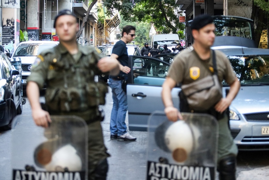 Εξάρχεια: Φωτογραφίες από την επιχείρηση της Αστυνομίας