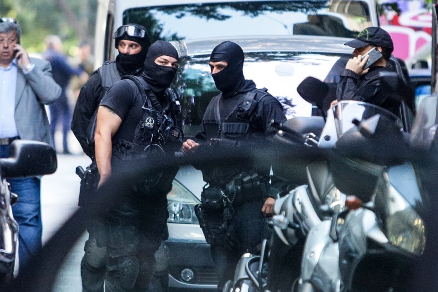 Εξάρχεια: Φωτογραφίες από την επιχείρηση της Αστυνομίας