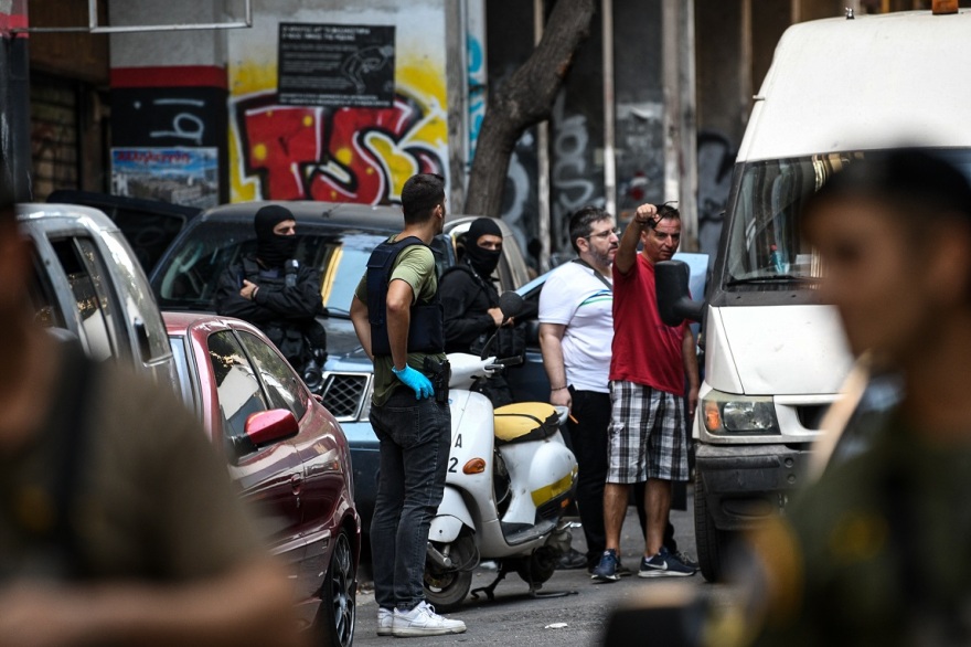 Εξάρχεια: Φωτογραφίες από την επιχείρηση της Αστυνομίας