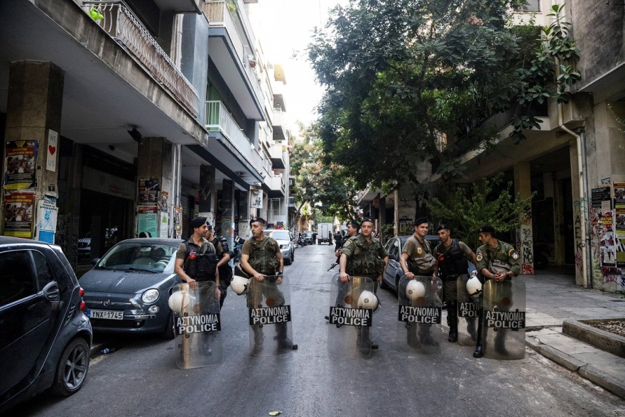 Εξάρχεια: Φωτογραφίες από την επιχείρηση της Αστυνομίας