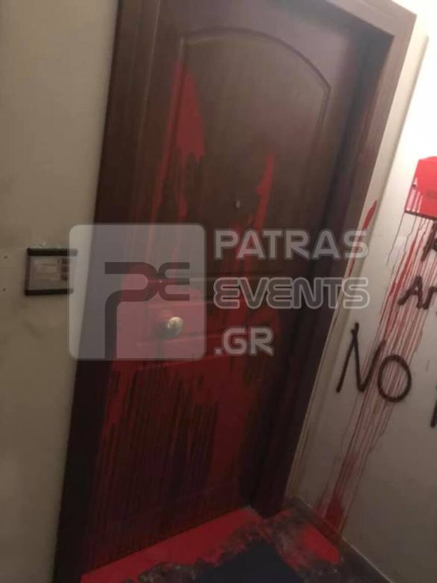 Πάτρα: Επίθεση αντιεξουσιαστών στο γραφείο βουλευτή της ΝΔ μετά την επιχείρηση εκκένωσης στα Εξάρχεια