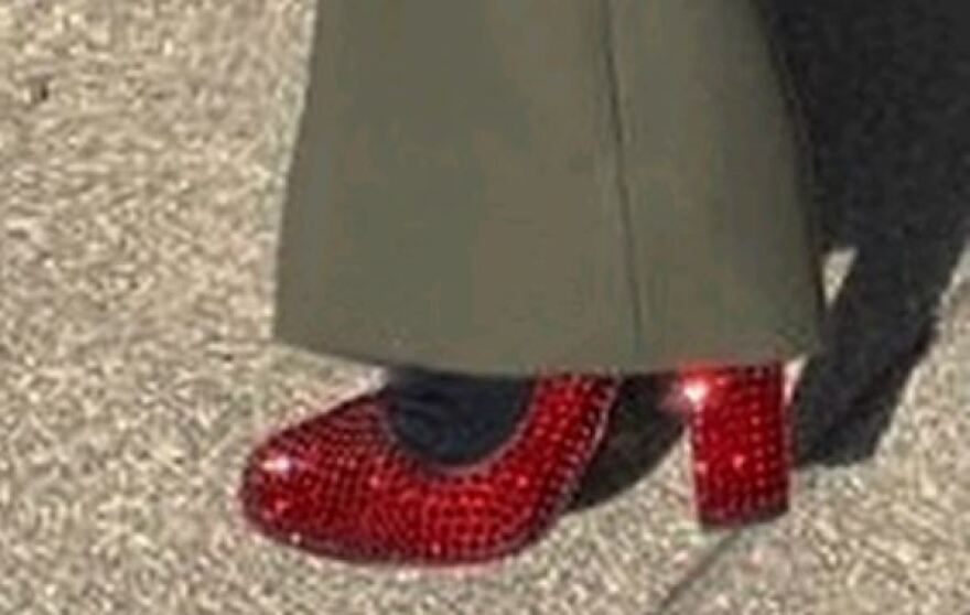 Ο Marc Jacobs πήγε στα βραβεία MTV με κόκκινα γοβάκια