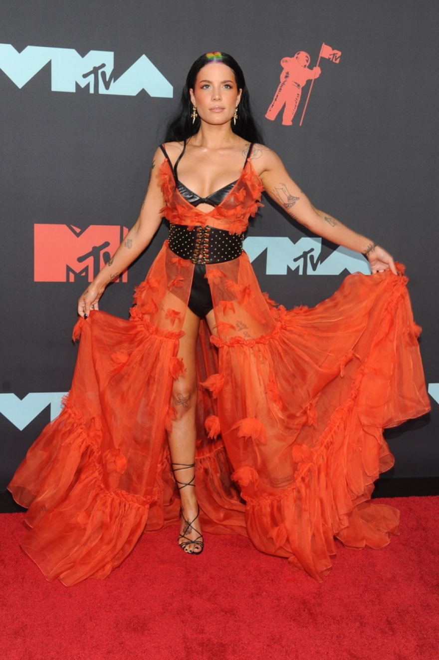 Βραβεία MTV: Οι ωραίες Χαντίντ και... τα τέρατα