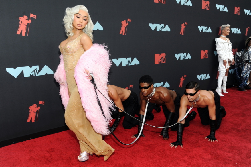 Βραβεία MTV: Οι ωραίες Χαντίντ και... τα τέρατα