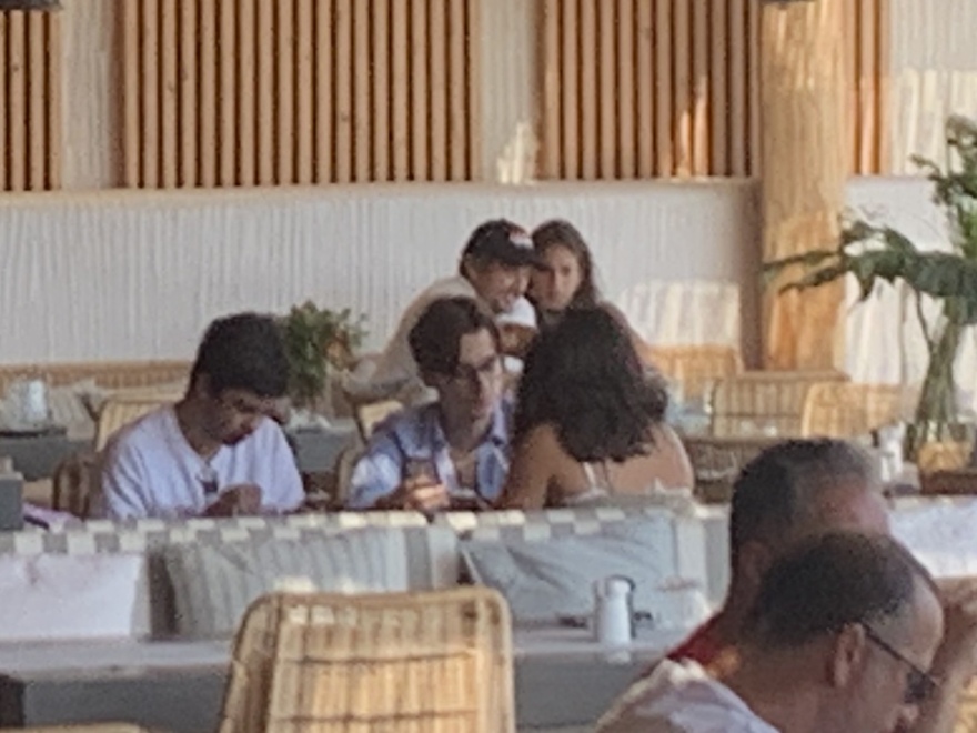 Τζέιμς Φράνκο: Ο σταρ του Χόλιγουντ χαλαρώνει στη Μύκονο