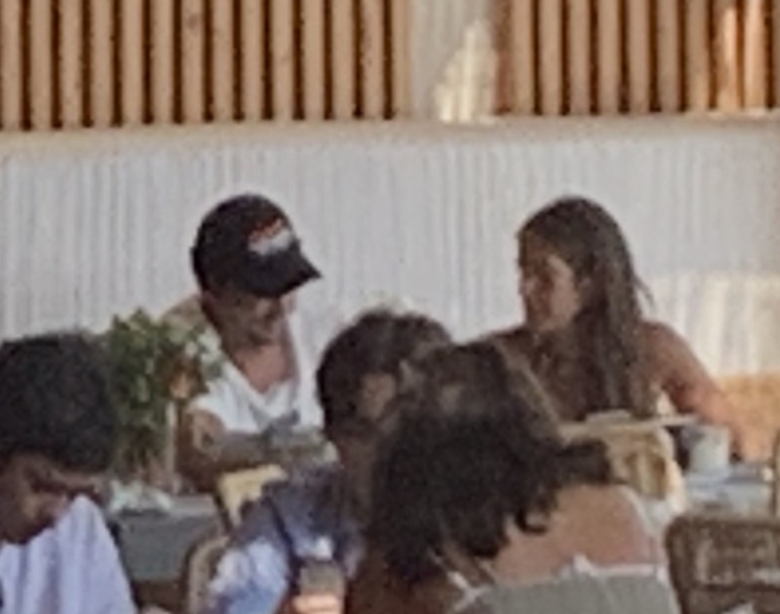 Τζέιμς Φράνκο: Ο σταρ του Χόλιγουντ χαλαρώνει στη Μύκονο