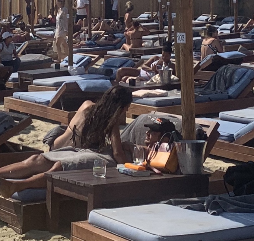 Τζέιμς Φράνκο: Ο σταρ του Χόλιγουντ χαλαρώνει στη Μύκονο