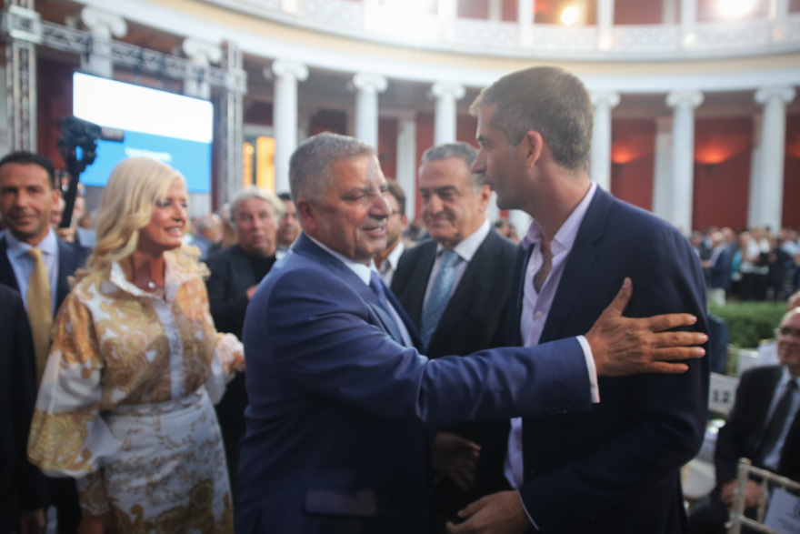 Γιώργος Πατούλης: Ορκίστηκε περιφερειάρχης Αττικής - Η εντυπωσιακή εμφάνιση της Μαρίνας Πατούλη (φωτό)