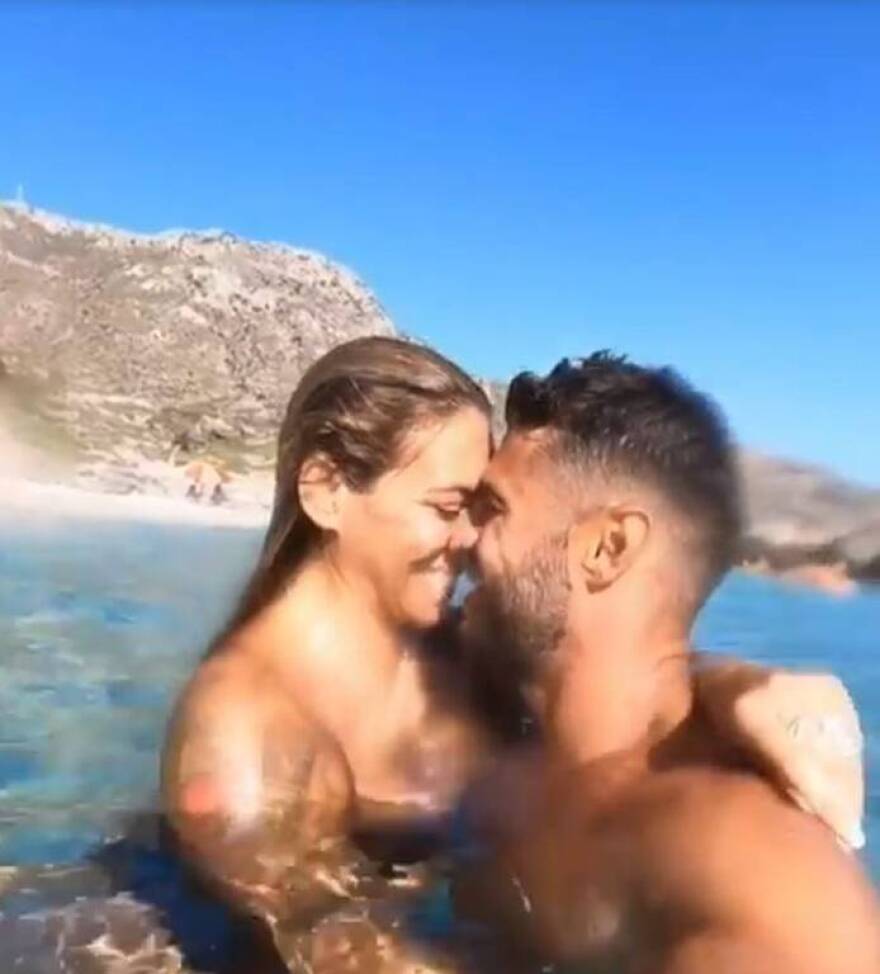 Βαλαβάνη- Βασάλος: Βίντεο με «καυτά» φιλιά και αγκαλιές στη θάλασσα 