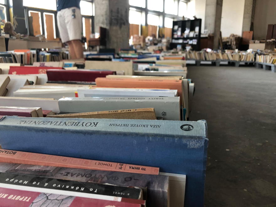 Ο παλαιοβιβλιοπώλης που δίνει ελπίδα στους αστέγους των Αθηνών