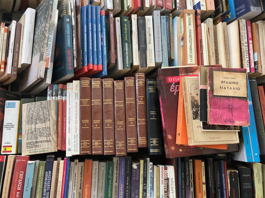 Ο παλαιοβιβλιοπώλης που δίνει ελπίδα στους αστέγους των Αθηνών